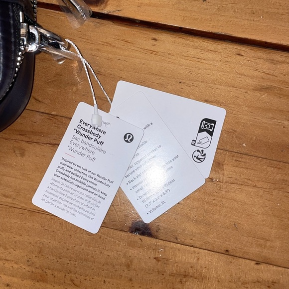 NWT- Everywhere Crossbody- 2L- Black Wanderpuff- W/Crossbody Strap - Picture 12 of 13